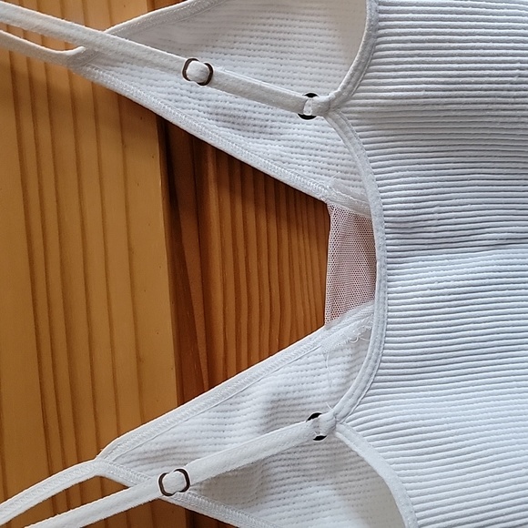 Free People cami/tank top.  Xs-s.  White with lots of stretch.  EUC - Picture 4 of 5